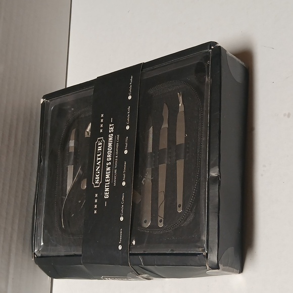 Signature Gentlemans Manicure Set with Leather Case NWT - Picture 5 of 5